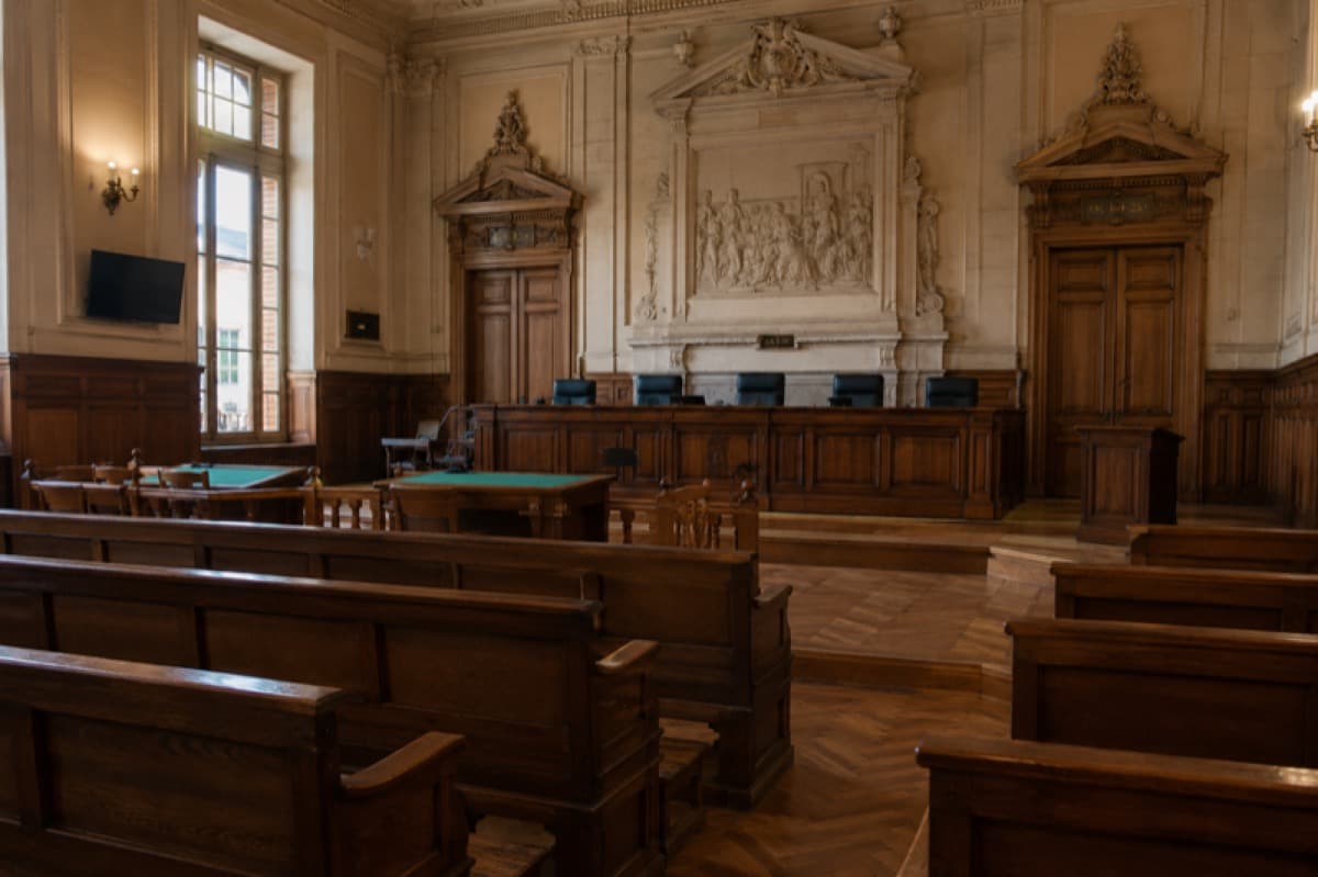Comparution immédiate pour coups et blessures : peines encourues et défense