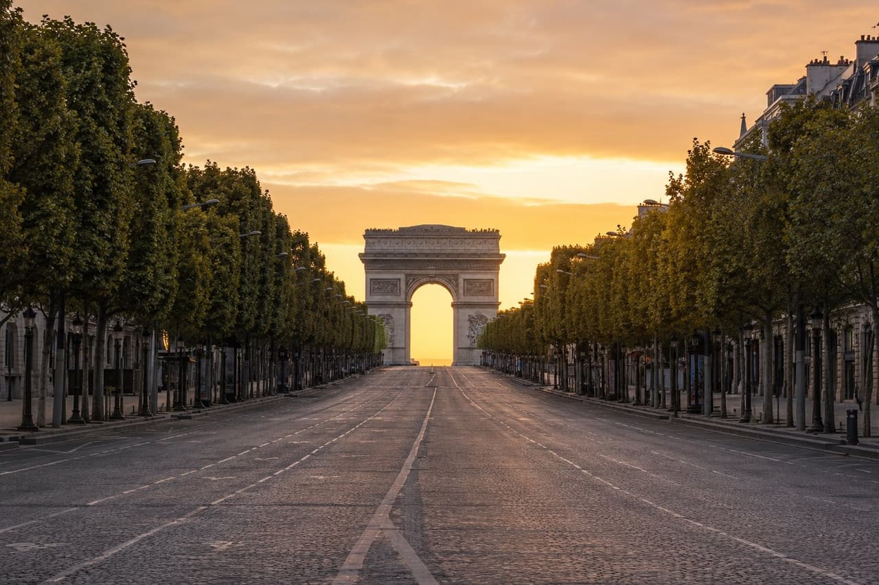 Champs-Élysées et Arc de Triomphe — avocat pénaliste Paris 8e