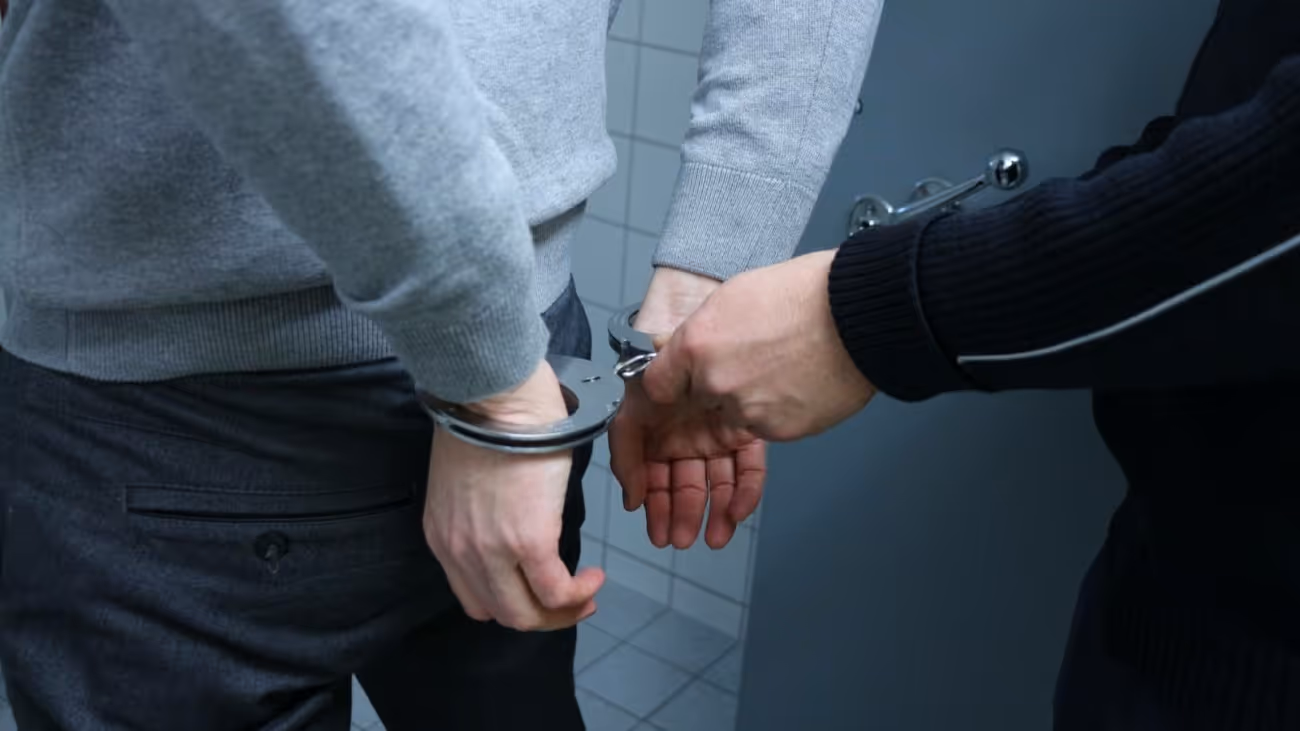 Durée garde à vue : 24h, 48h, 96h, combien de temps ?