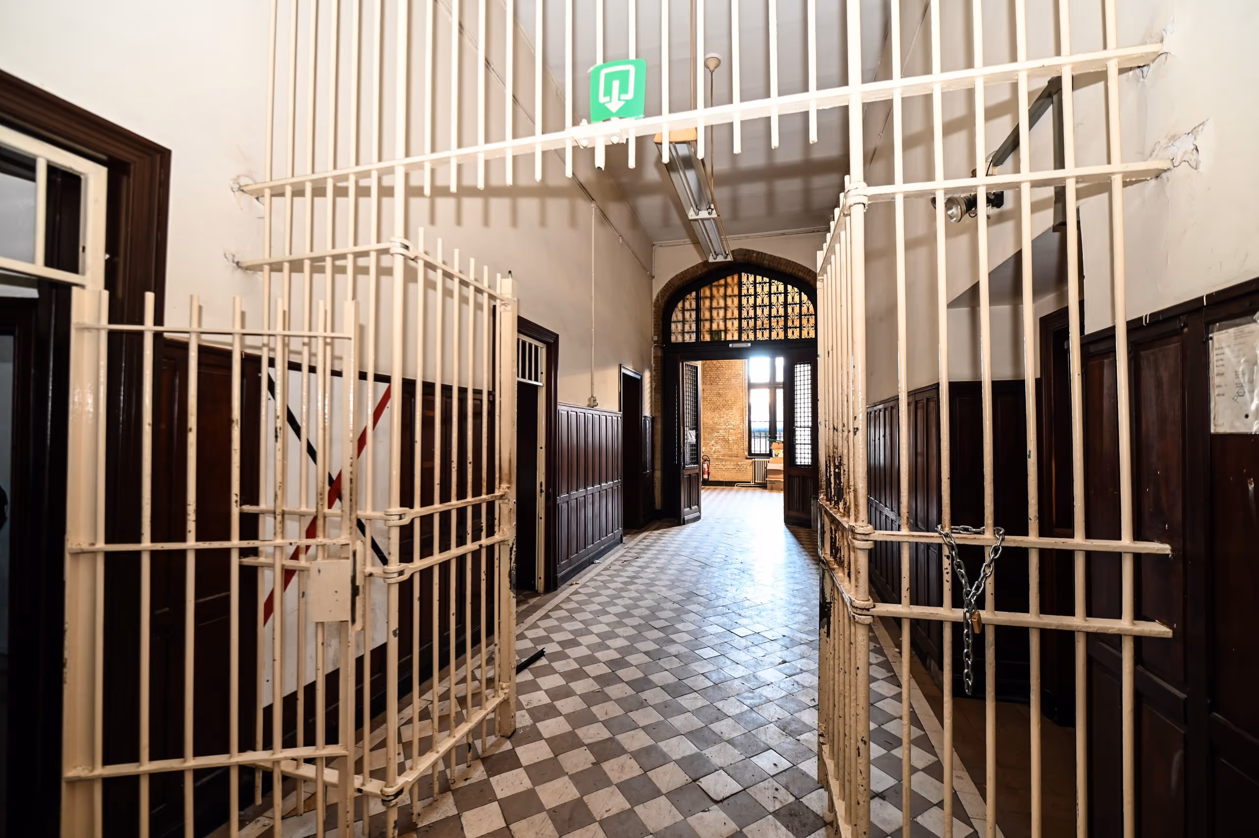 Détention provisoire d'un mineur : conditions, durée et droits spécifiques