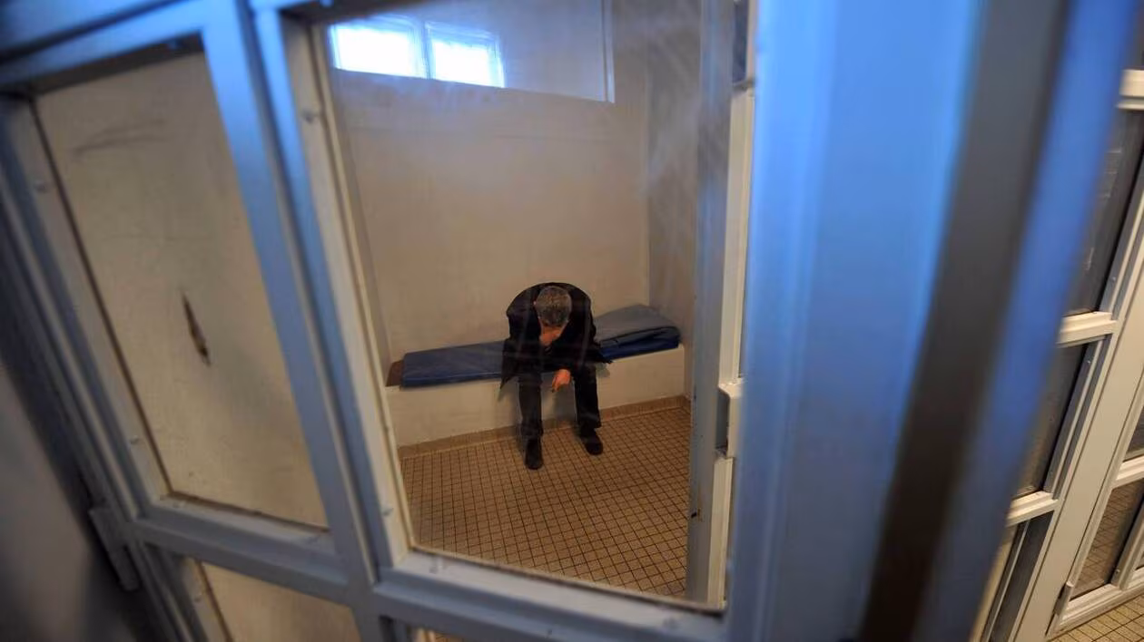 Garde à vue pour vol : procédure, risques encourus et stratégie de défense